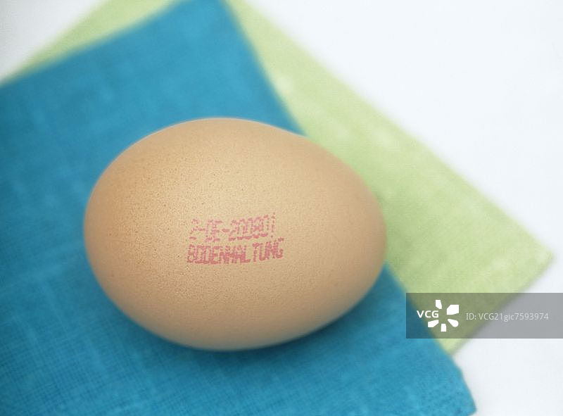带印章的棕色谷仓鸡蛋图片素材