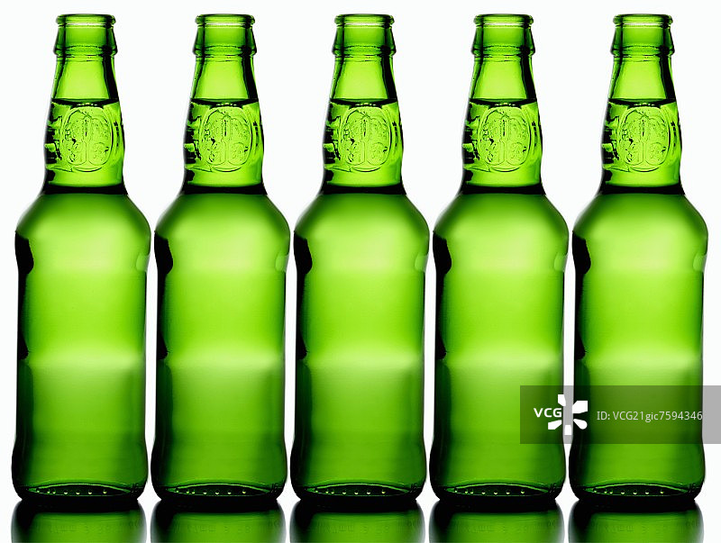 五个绿色啤酒瓶图片素材