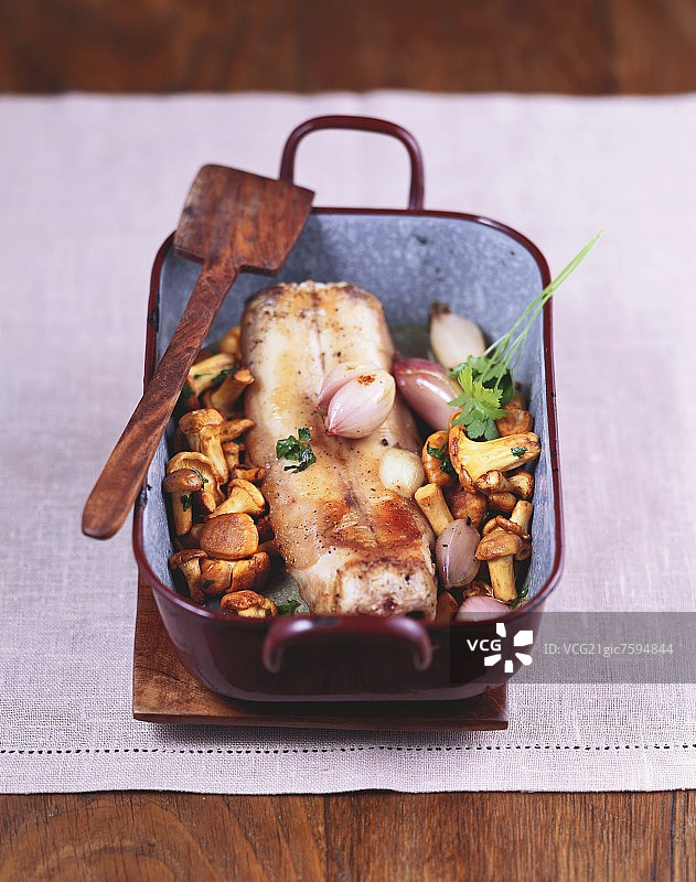 兔鞍配鸡油菌图片素材