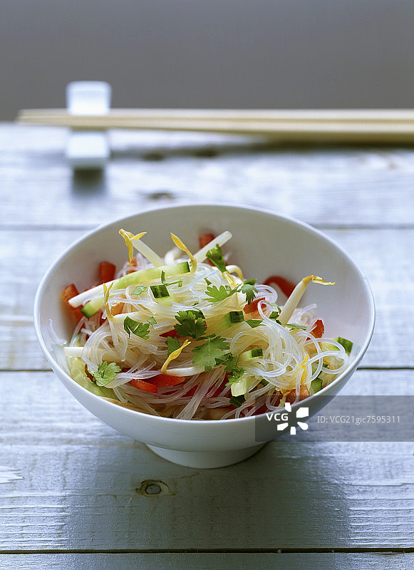 豆芽蔬菜玻璃粉沙拉图片素材