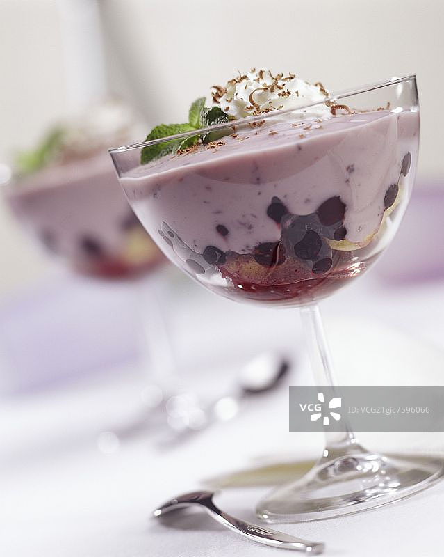 加仑子奶油柠檬香蜂草甜点图片素材