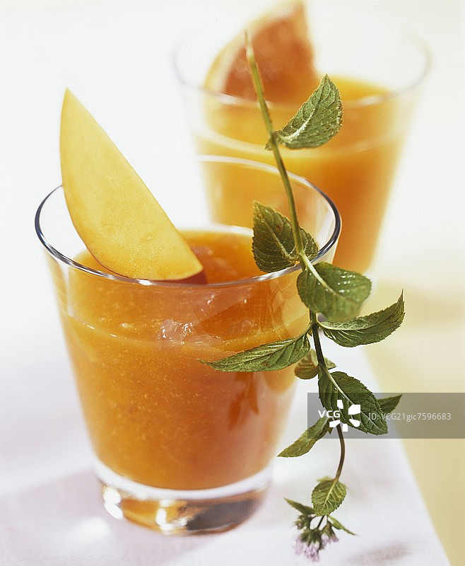 薄荷枝芒果冰沙饮品图片素材