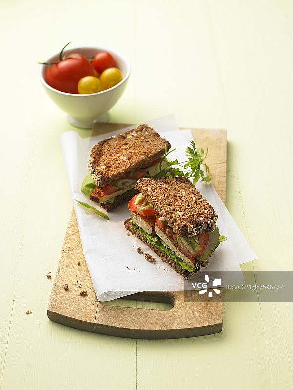 全麦面包烤豆腐三明治图片素材