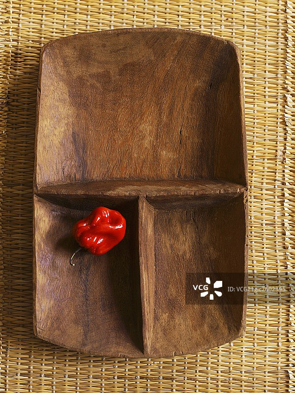 木碗里的红色哈瓦那辣椒图片素材