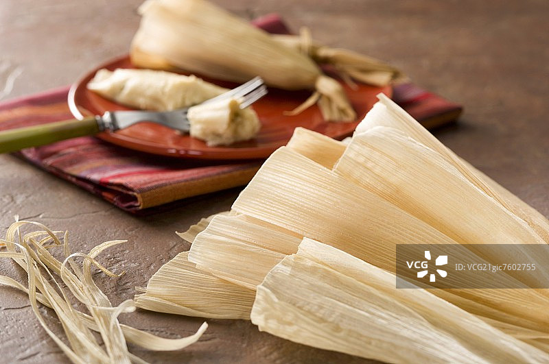 玉米皮和玉米粉蒸肉图片素材