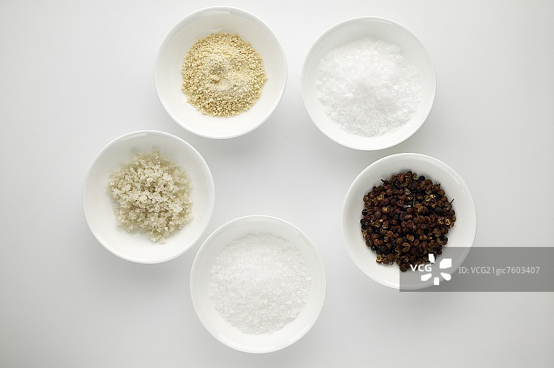 各种盐和四川胡椒图片素材