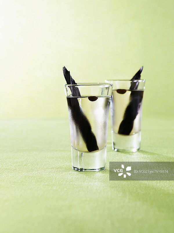 夜色般黑：茴香利口酒和甘草图片素材