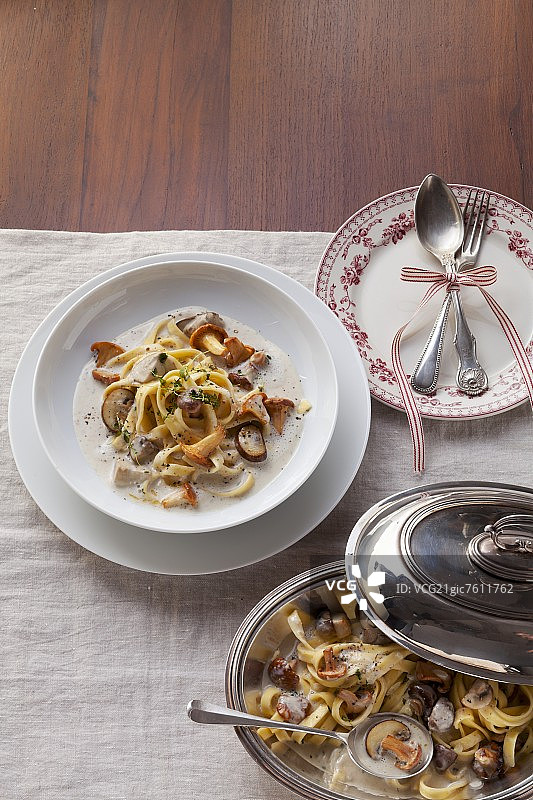 奶油蘑菇意大利面图片素材