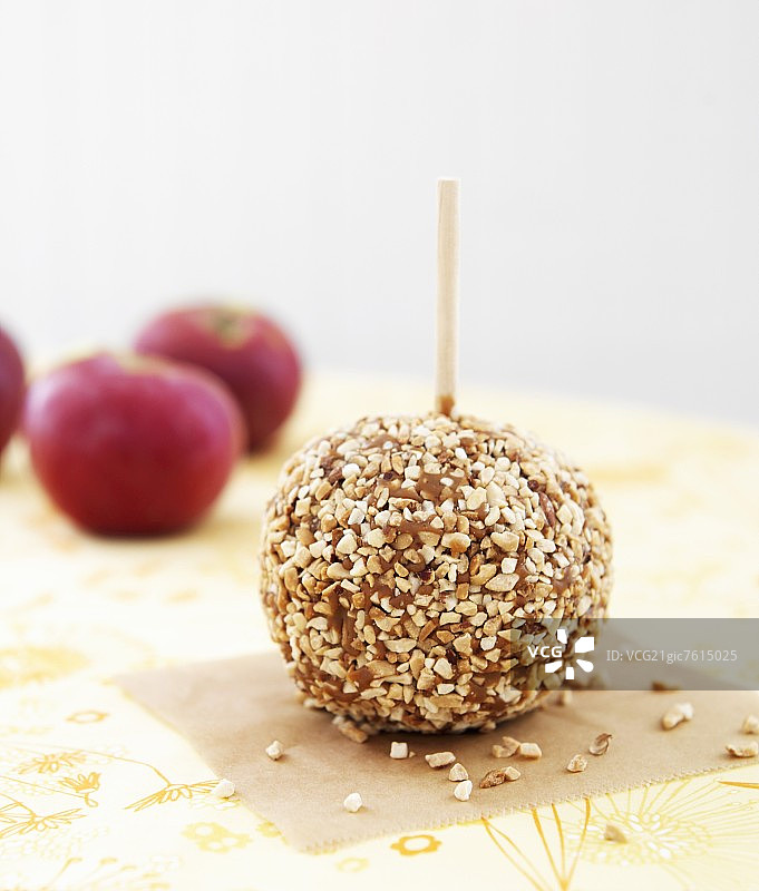 花生涂层焦糖苹果图片素材