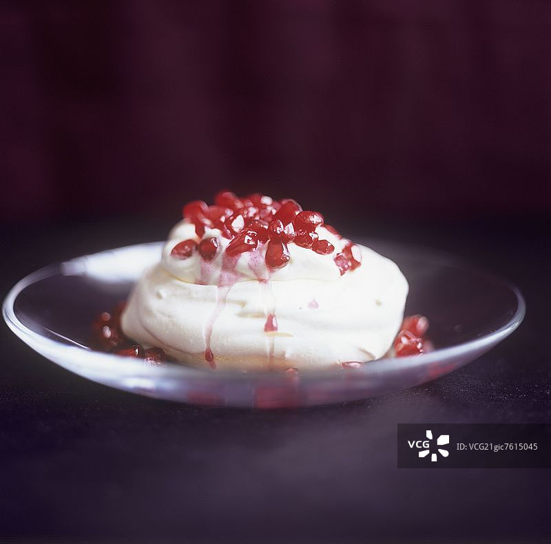 奶油夸克配石榴籽图片素材