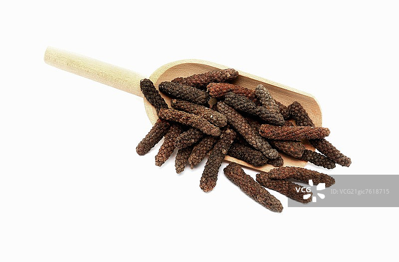 带木勺的长胡椒图片素材