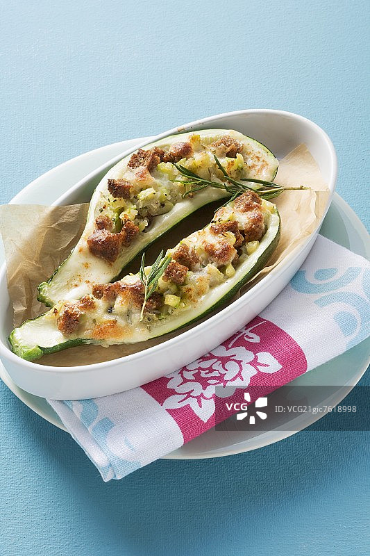 意式面包馅烤西葫芦图片素材