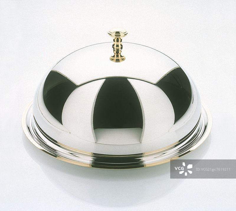 金色边缘的银色玻璃罩图片素材