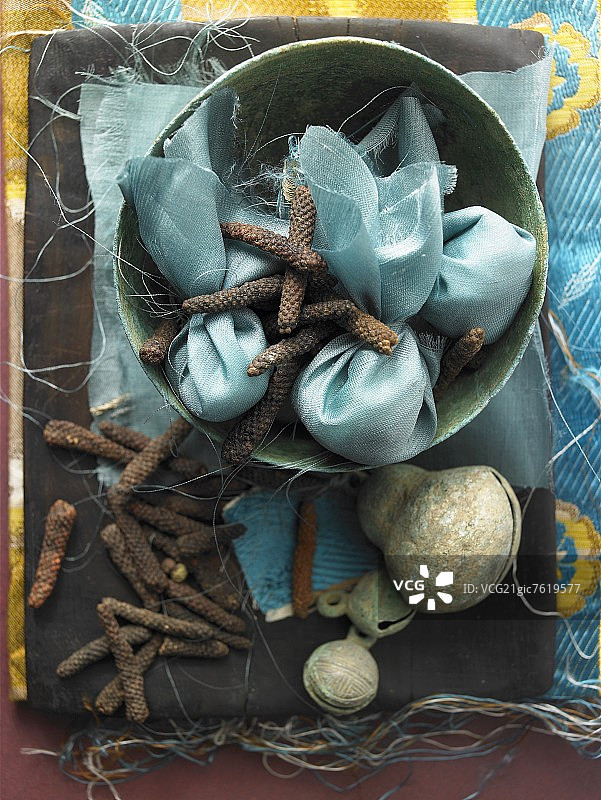 亚洲长胡椒与香料袋图片素材