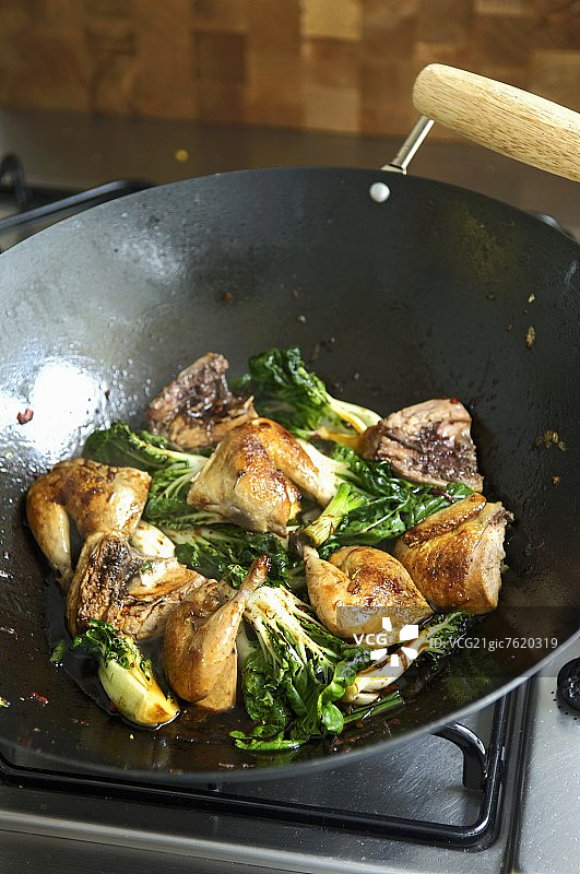 烟熏鹌鹑配小白菜图片素材