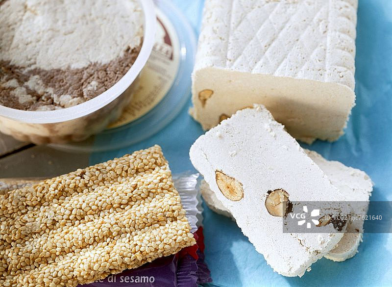 各种希腊甜点（哈尔瓦酥糖，芝麻糖）图片素材