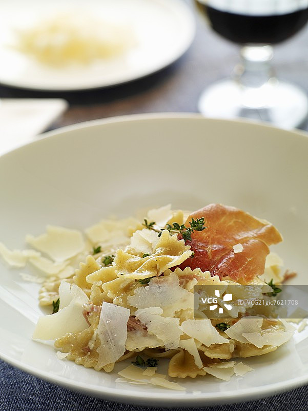 意大利帕尔玛火腿百里香蝴蝶面图片素材