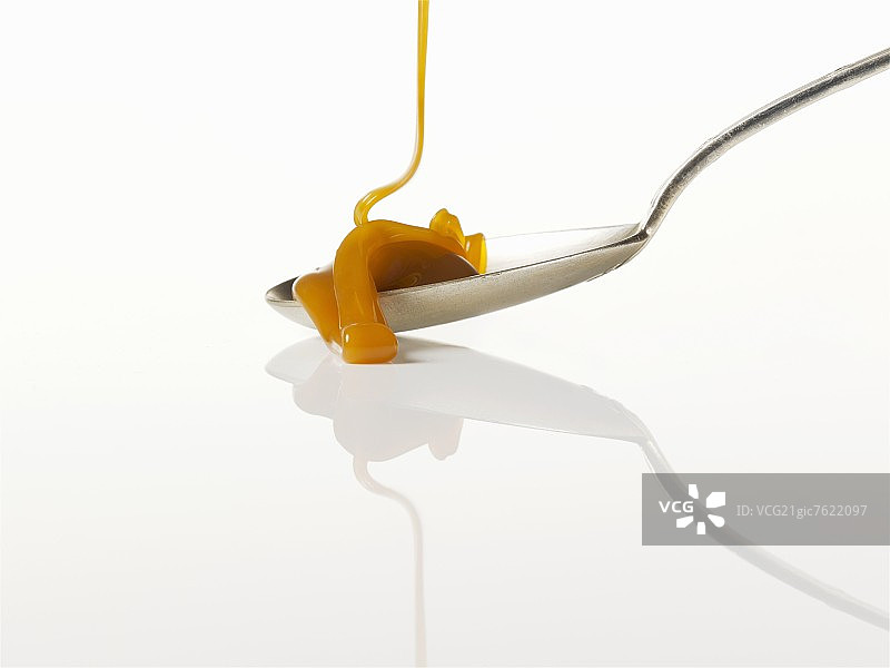 勺子上的焦糖酱图片素材