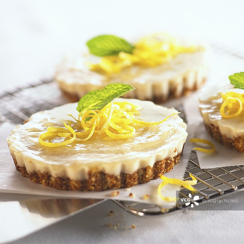 含腰果杏仁皮的柠檬挞图片素材