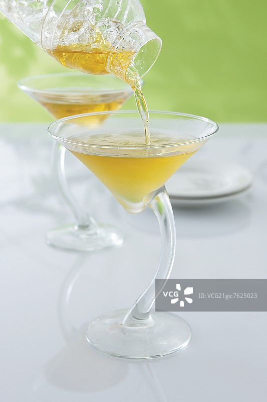 安达卢西亚鸡尾酒（雪莉酒、白兰地和朗姆酒）图片素材