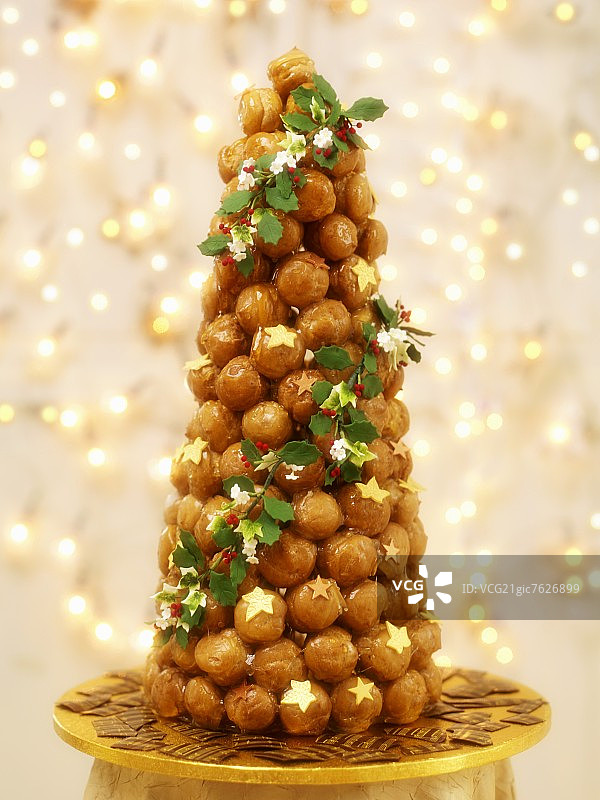 法式圣诞焦糖泡芙塔图片素材