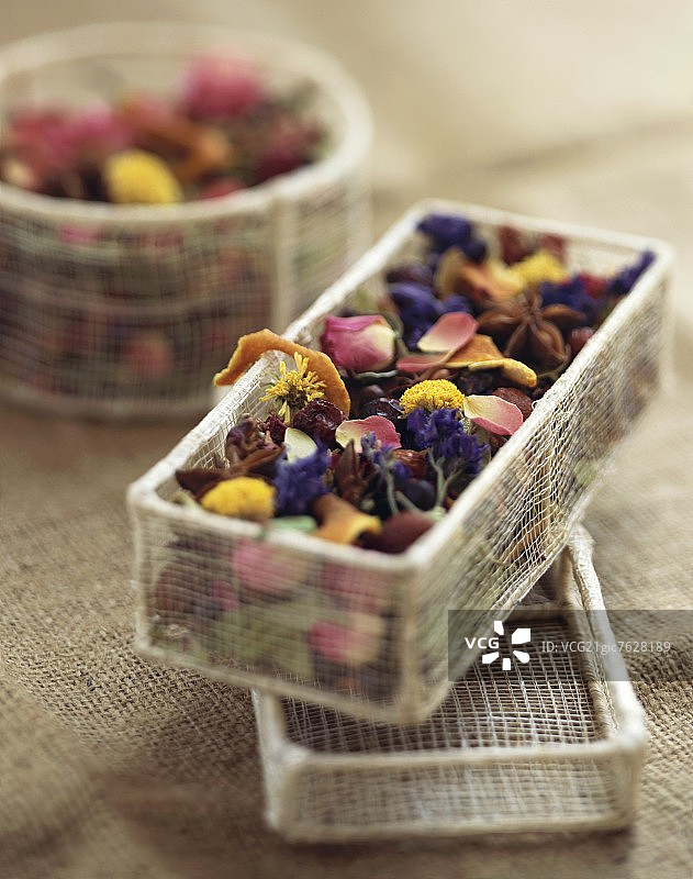 篮子里的混合香料静物图片素材