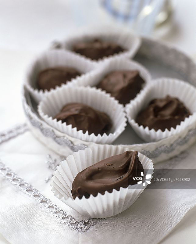 礼盒装巧克力蜜枣图片素材