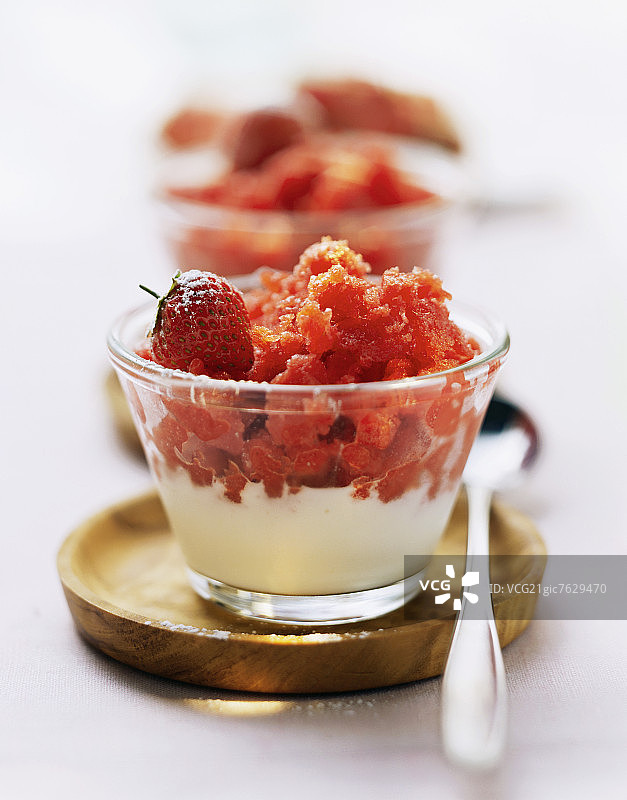 香草奶油草莓冰沙图片素材