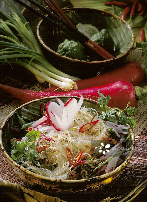 肉末蔬菜凉拌粉图片素材