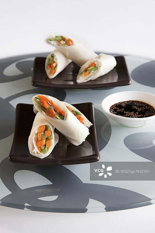 蔬菜馅春卷图片素材