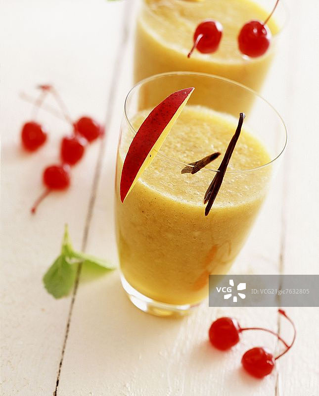 香草樱桃芒果奶昔图片素材