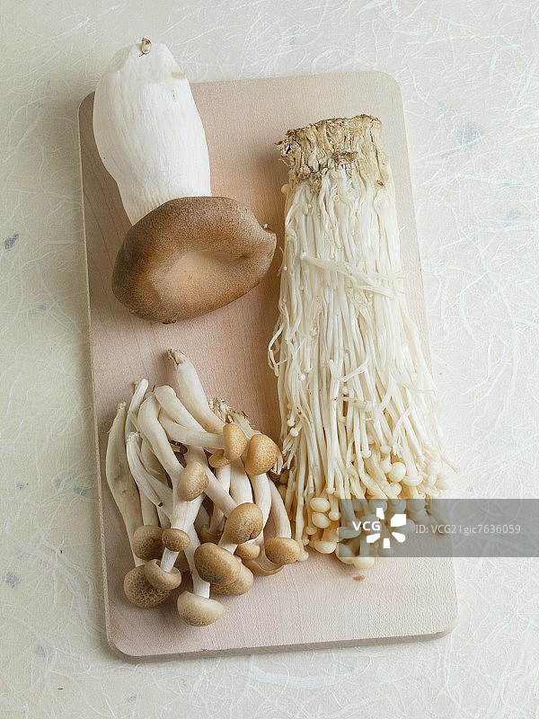 真姬菇、金针菇和杏鲍菇图片素材