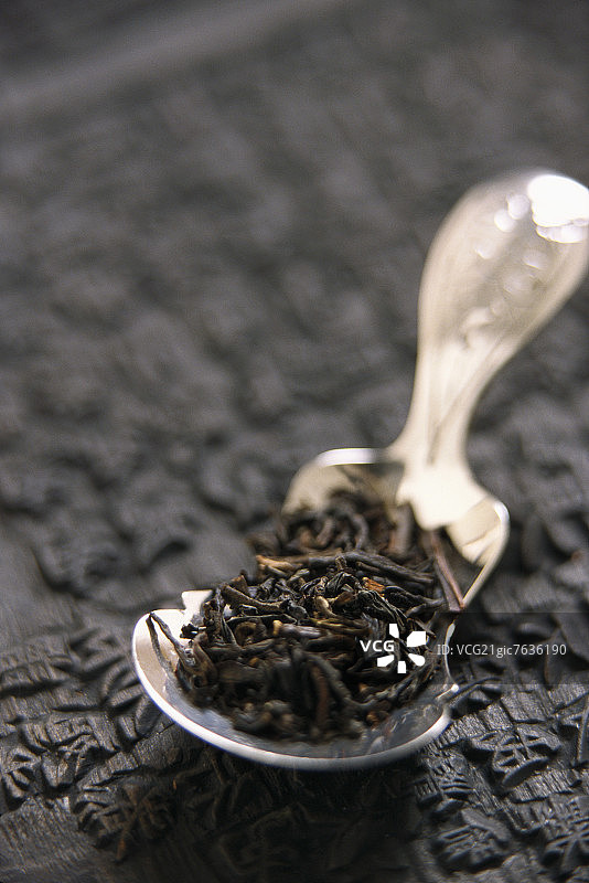 勺子上的红茶图片素材