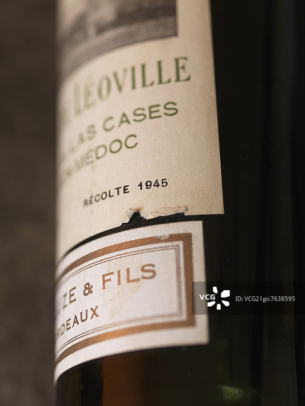 带有标签的红酒瓶 (Leoville-las-Cases)图片素材
