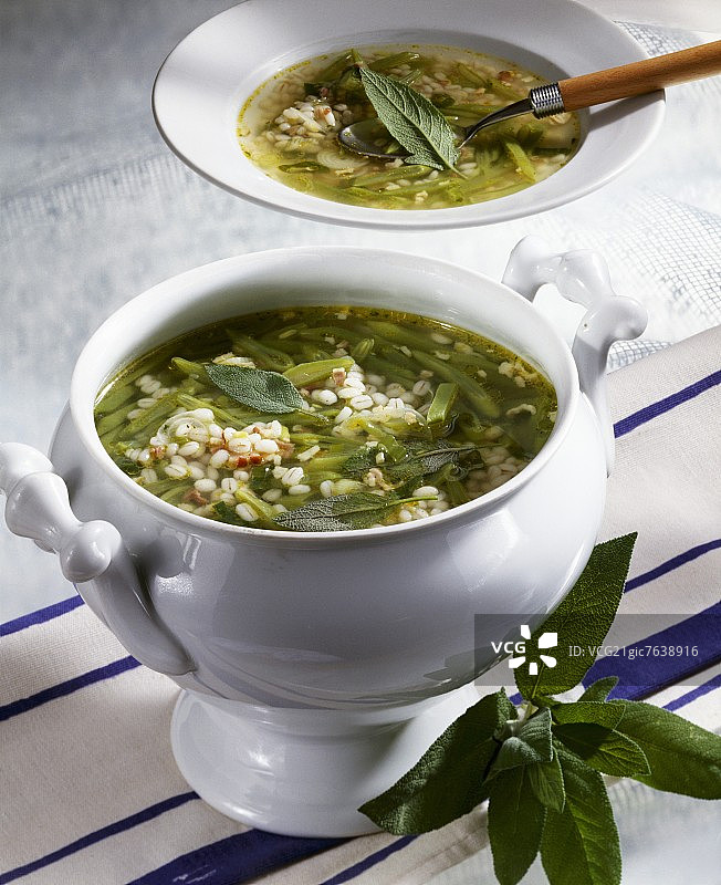珍珠大麦鼠尾草豆汤图片素材