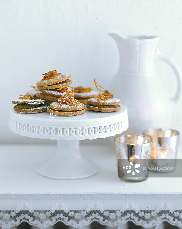 香草饼干配果酱和橙皮图片素材