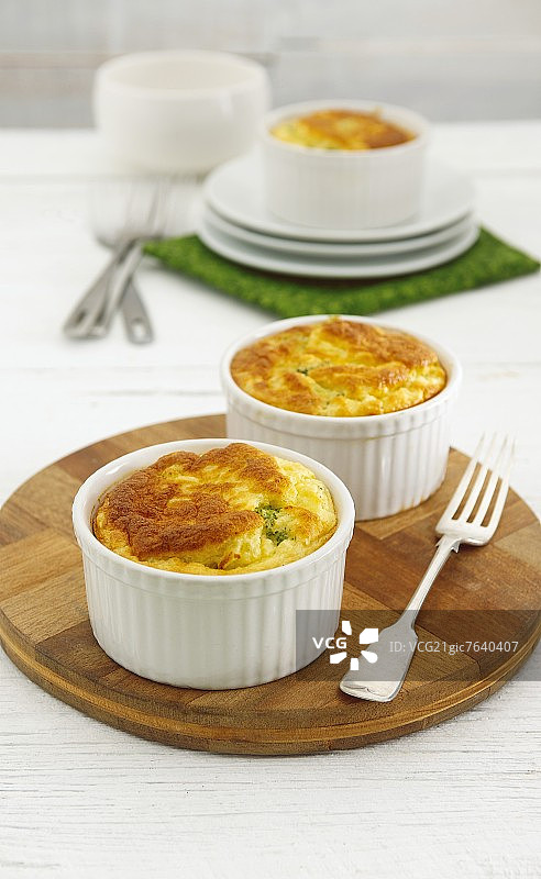 米饭和西兰花舒芙蕾图片素材