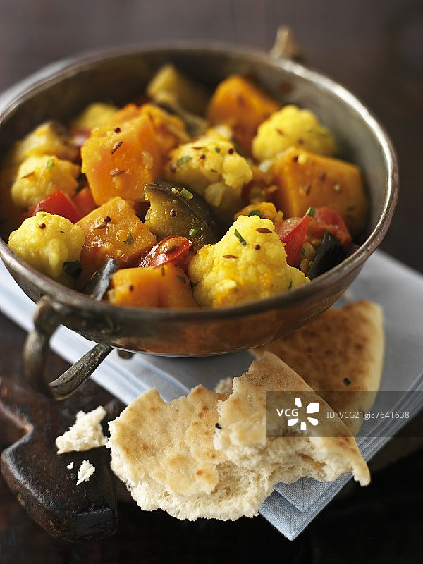 蔬菜咖喱配无酵饼图片素材