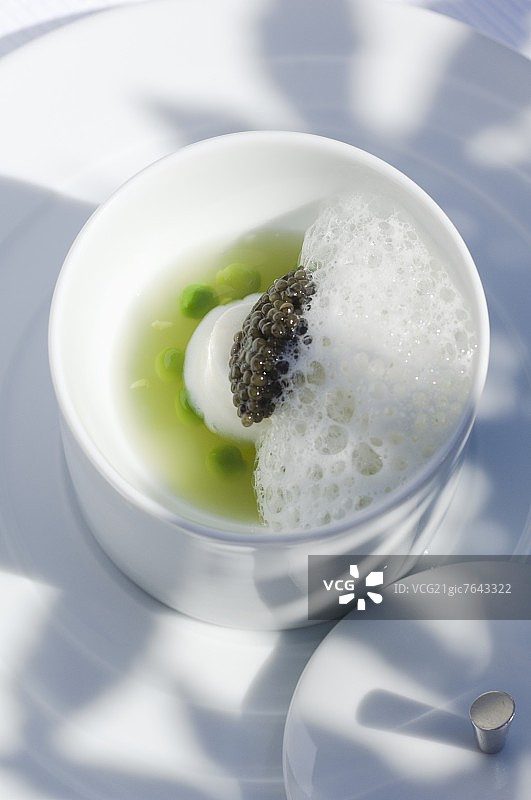 鱼子酱豌豆料理（分子美食）图片素材