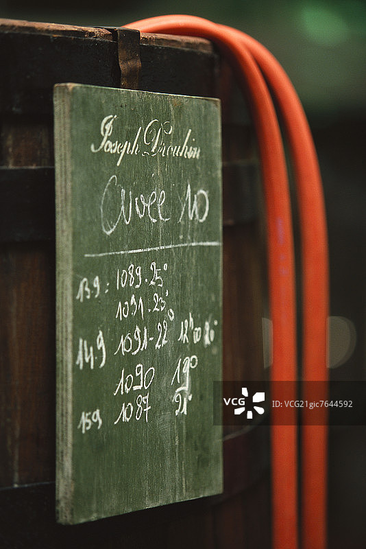 勃艮第博纳约瑟夫·德鲁安酒窖的桶标签图片素材