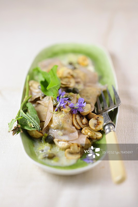 蘑菇香草意式饺子图片素材