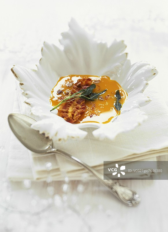 橙子、姜和培根红薯汤图片素材