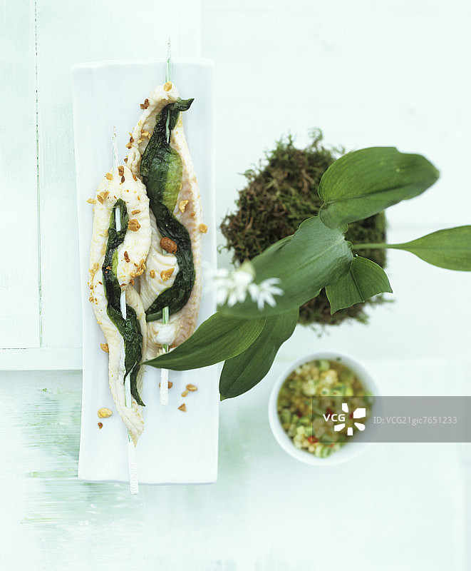 鳕鱼片野蒜坚果瓜串图片素材