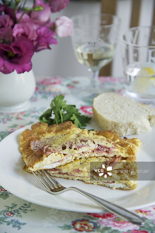 火腿奶酪土豆煎蛋卷图片素材