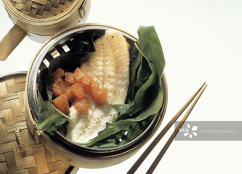 番茄竹笼蒸大菱鲆鱼片图片素材