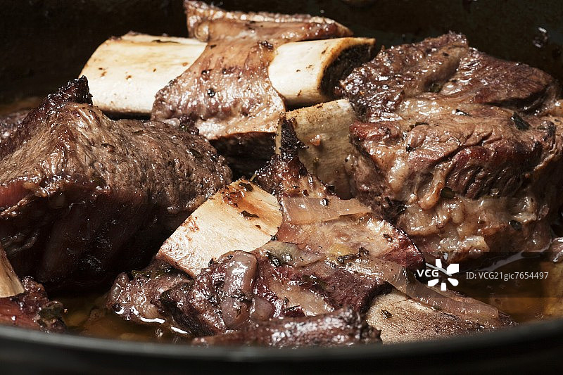 红烧锅焖牛小排图片素材