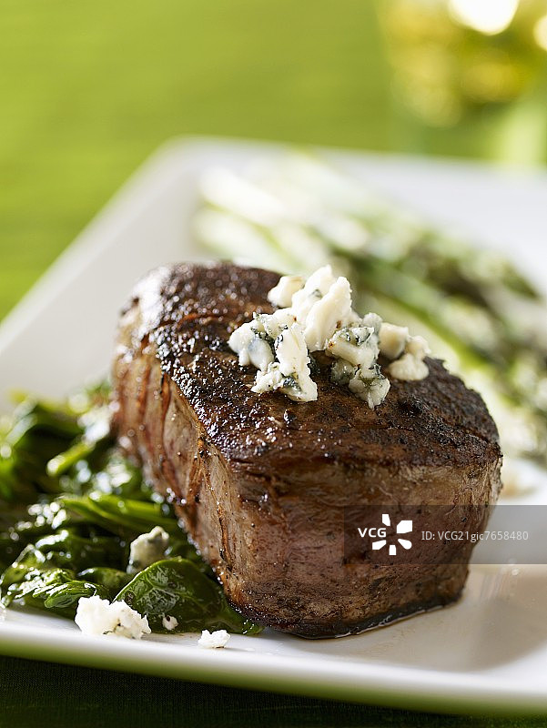 蔬菜佐戈贡佐拉奶酪的菲力牛排图片素材