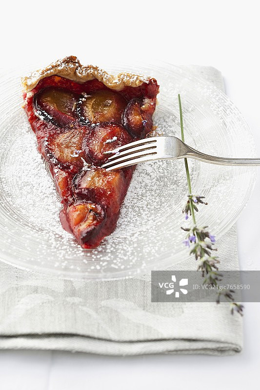 薰衣草李子蛋糕图片素材