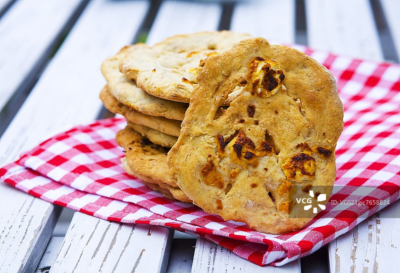 格子布上的奶酪佛卡夏图片素材