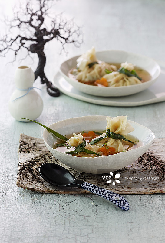 馄饨汤图片素材